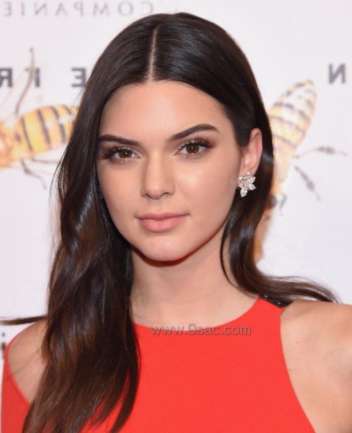 Kendall Jenner Doğal Gölgeli Siyah  Saç Rengi