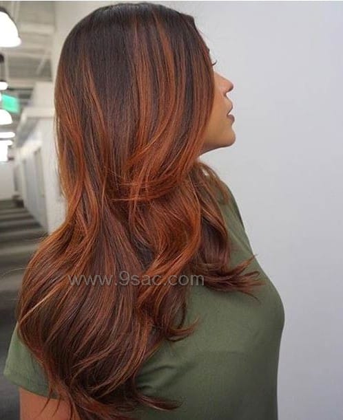 Balayage de alto color y bajo color en color de cabello natural