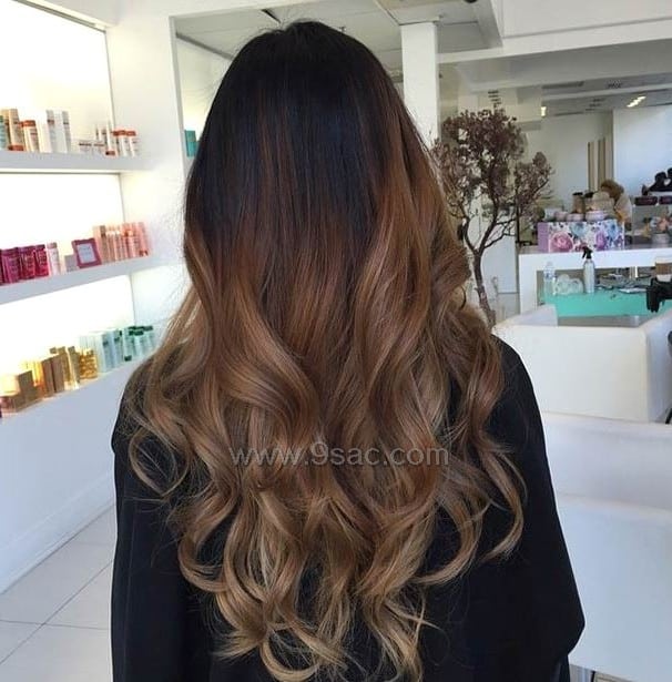 Balayage de caramelo para cabello largo