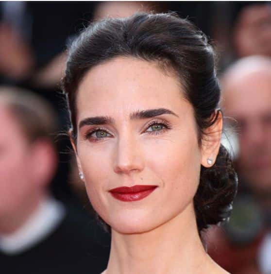 Jennifer connelly acik siyah saç rengi ile daha genç