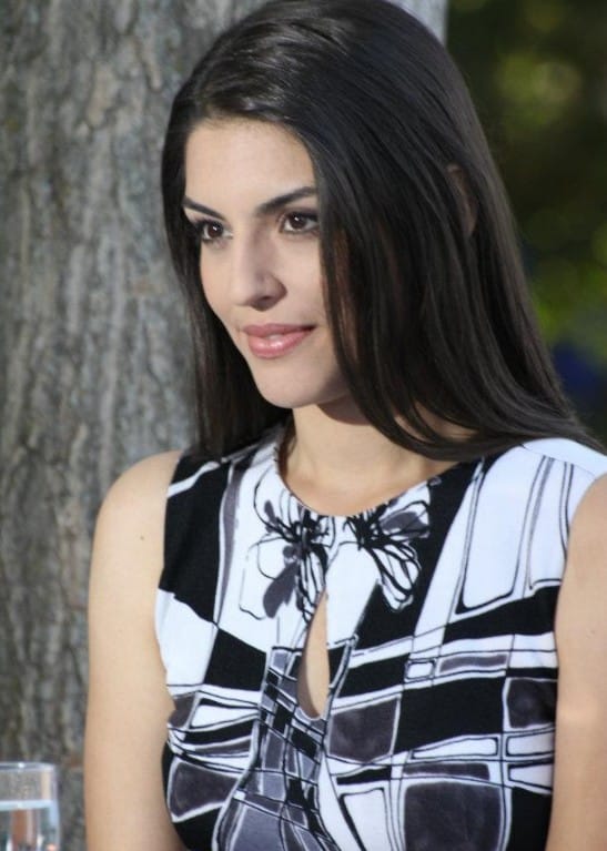 Gaye Turgut Straight Black Hair Modelo