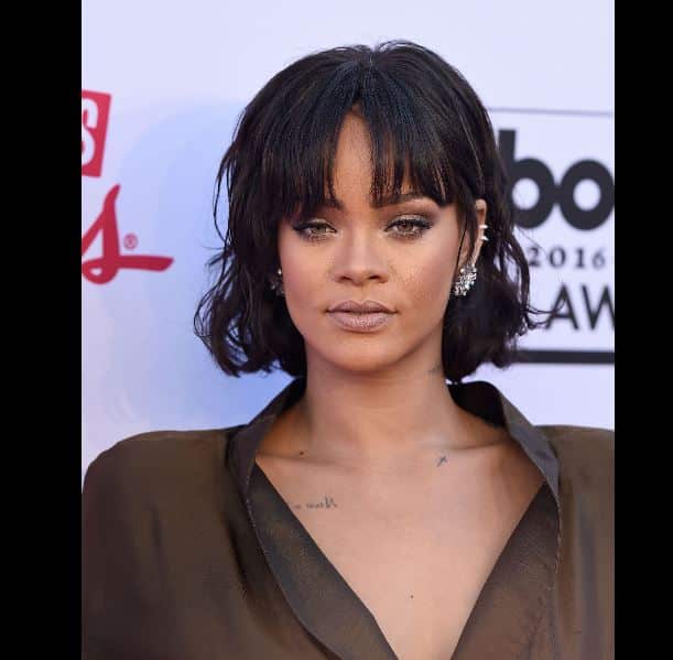 Rihanna Kahküllü Kısa Saç Modeli Bakımlı