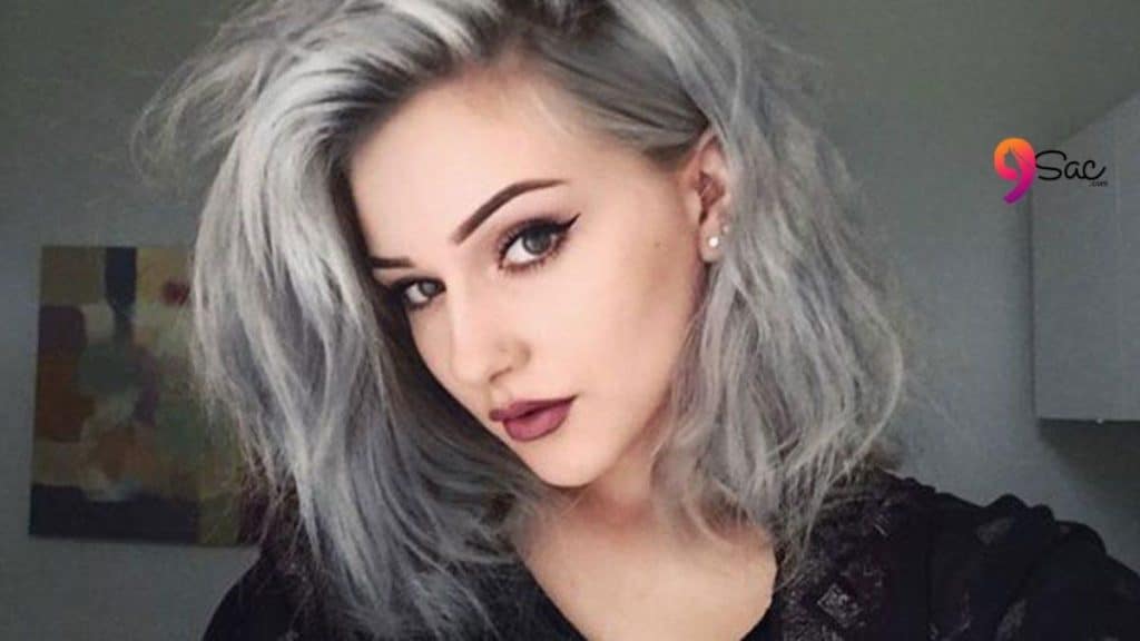 peinado ombre gris corto